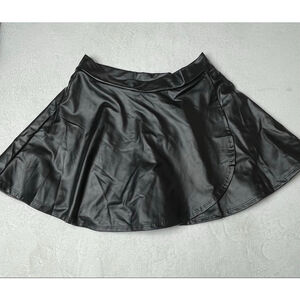 Women's TOP 10 Black Faux Leather Skort L